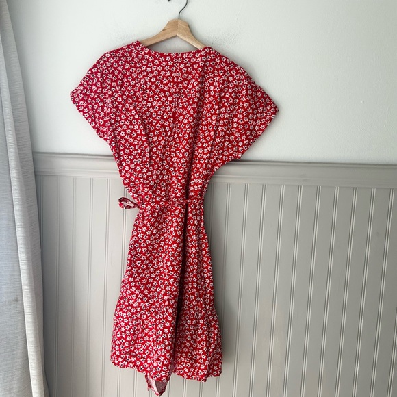Old Navy Red and White Linen Blend Floral Wrap Mini Dress size medium - Picture 5 of 5